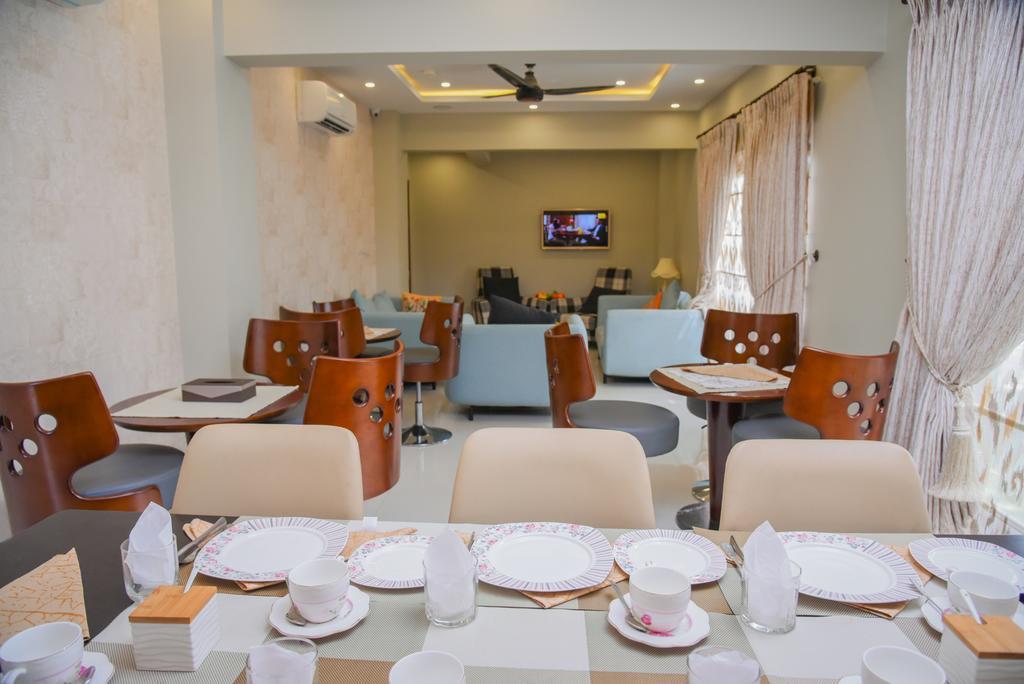 Orchards Cottage Hotel Karachi Exteriör bild
