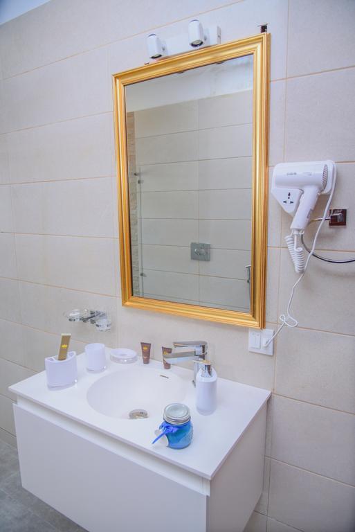 Orchards Cottage Hotel Karachi Exteriör bild