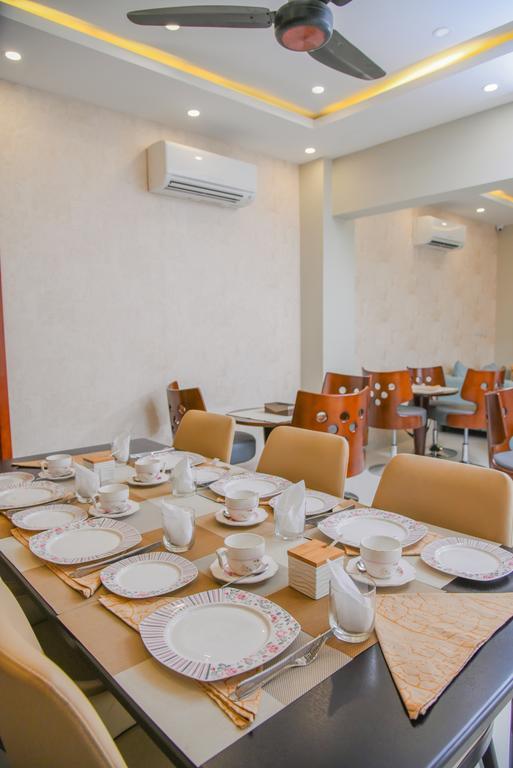 Orchards Cottage Hotel Karachi Exteriör bild