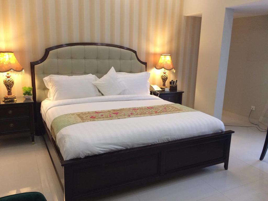 Orchards Cottage Hotel Karachi Exteriör bild